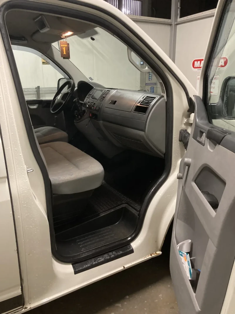 VW T5 1.9 TDI, снимка 9 - Бусове и автобуси - 52631155