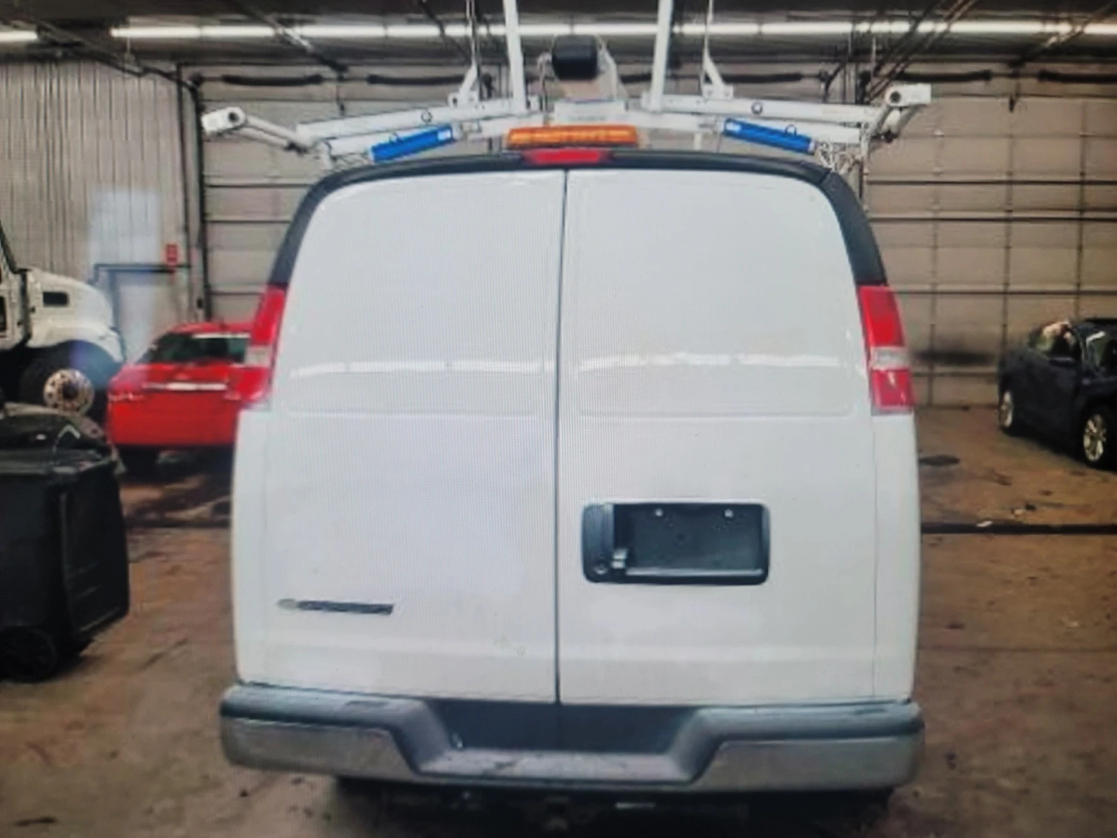 Chevrolet Express 3500, снимка 11 - Бусове и автобуси - 54957599
