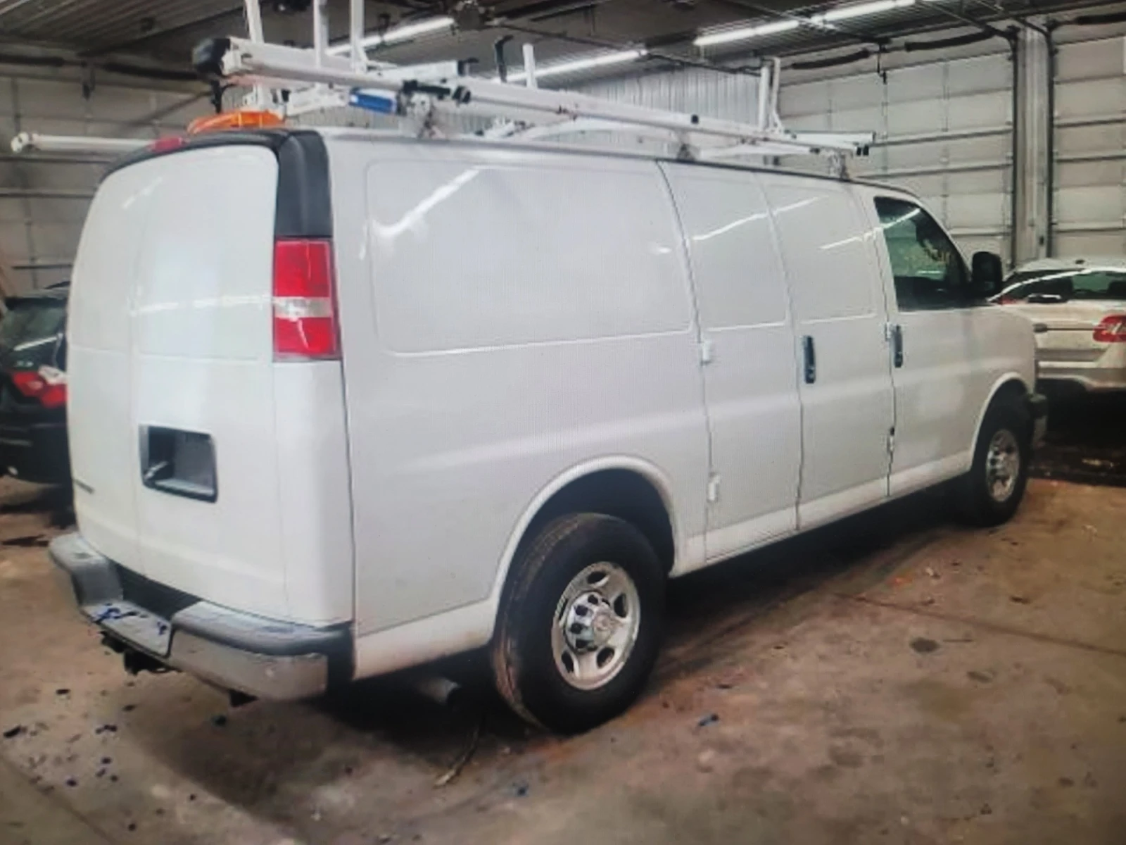 Chevrolet Express 3500, снимка 5 - Бусове и автобуси - 54957599