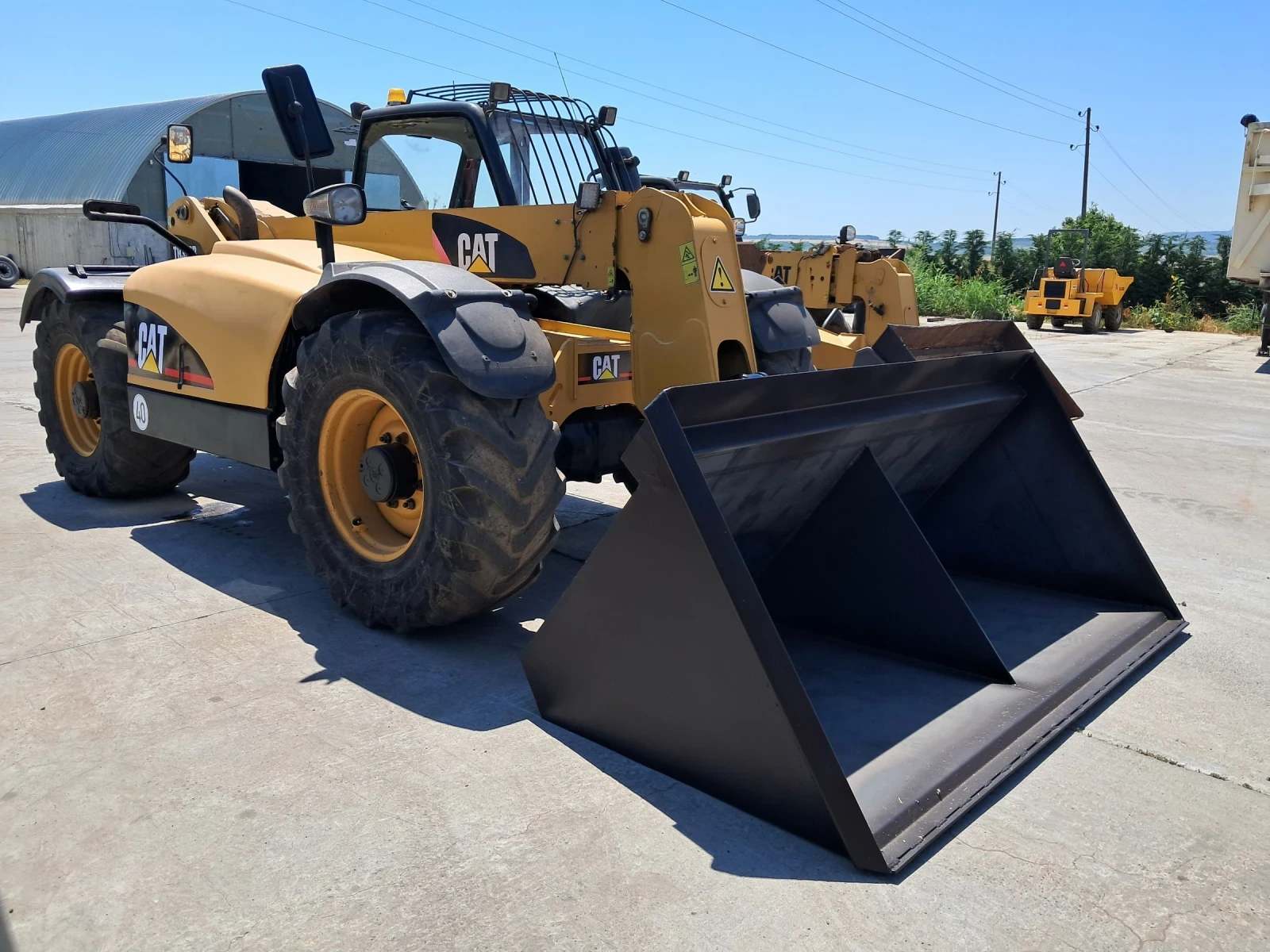 Телескопичен товарач Caterpillar ТН330В