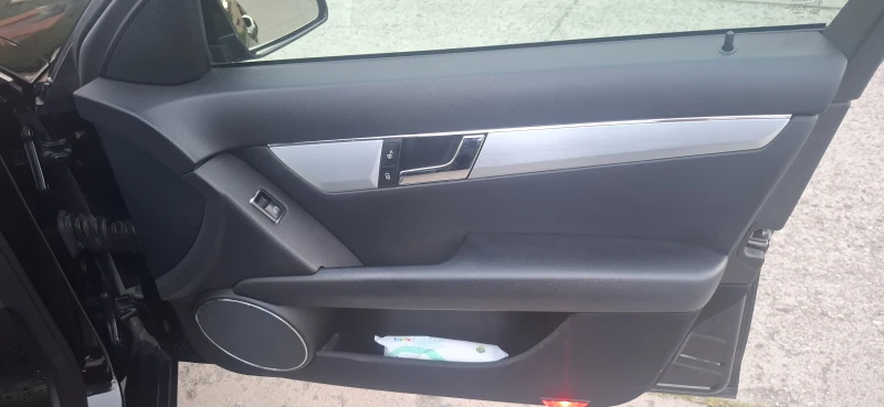 Mercedes-Benz C 200, снимка 12 - Автомобили и джипове - 52282127