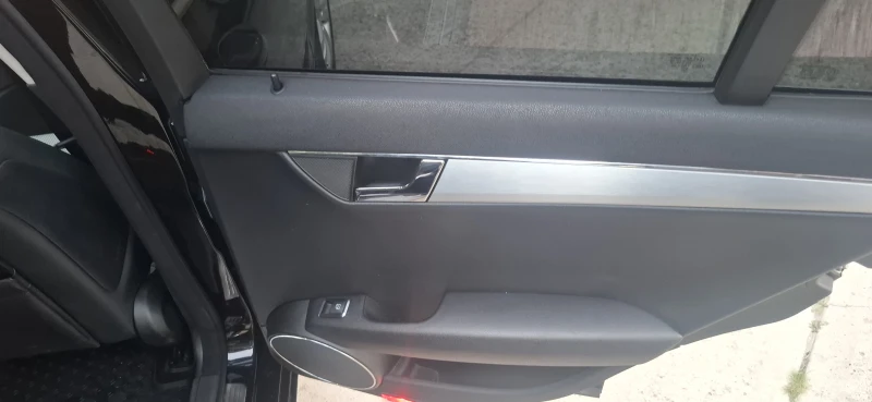 Mercedes-Benz C 200, снимка 14 - Автомобили и джипове - 52282127