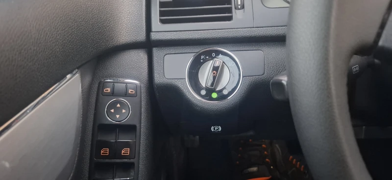 Mercedes-Benz C 200, снимка 13 - Автомобили и джипове - 52282127