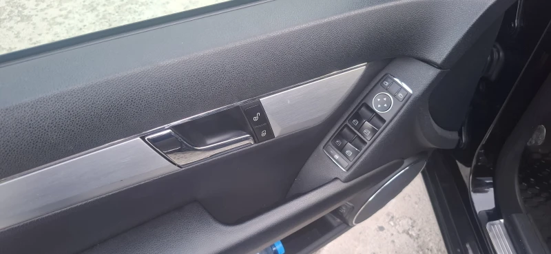Mercedes-Benz C 200, снимка 9 - Автомобили и джипове - 52282127