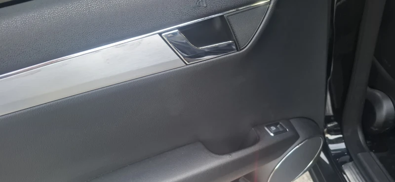 Mercedes-Benz C 200, снимка 15 - Автомобили и джипове - 52282127