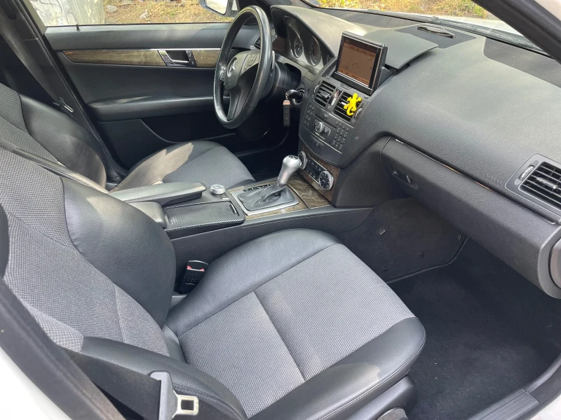 Mercedes-Benz C 320, снимка 8 - Автомобили и джипове - 52736582