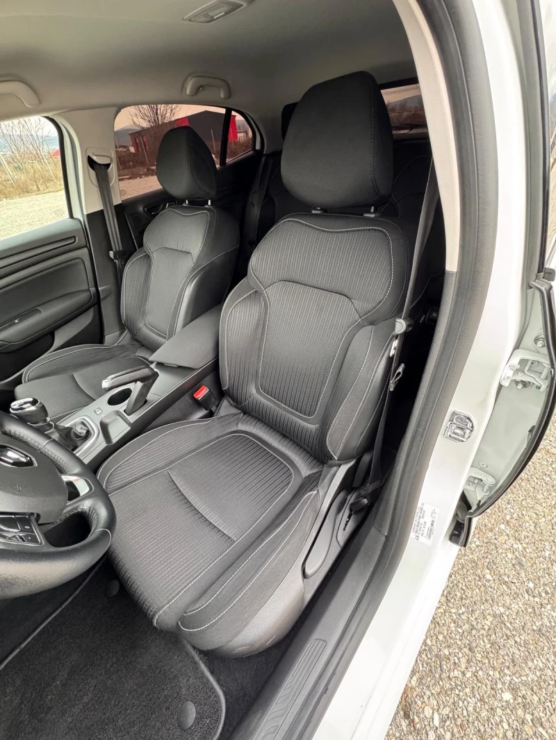 Renault Megane 1.5 dCi, снимка 9 - Автомобили и джипове - 52618407