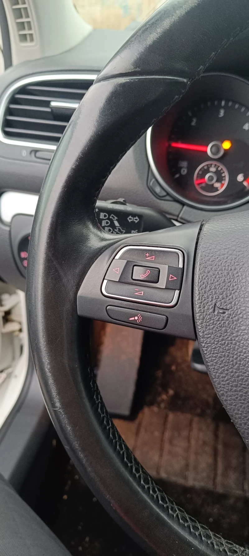 VW Golf 2.0TDI R-line, снимка 15 - Автомобили и джипове - 52654647