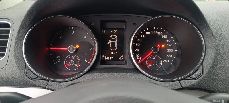 VW Golf 2.0TDI R-line, снимка 10 - Автомобили и джипове - 52654647