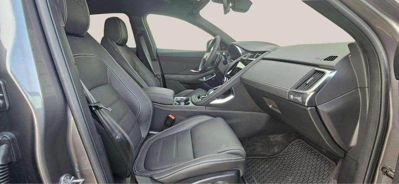 Jaguar E-pace 2.0, снимка 4 - Автомобили и джипове - 53427328