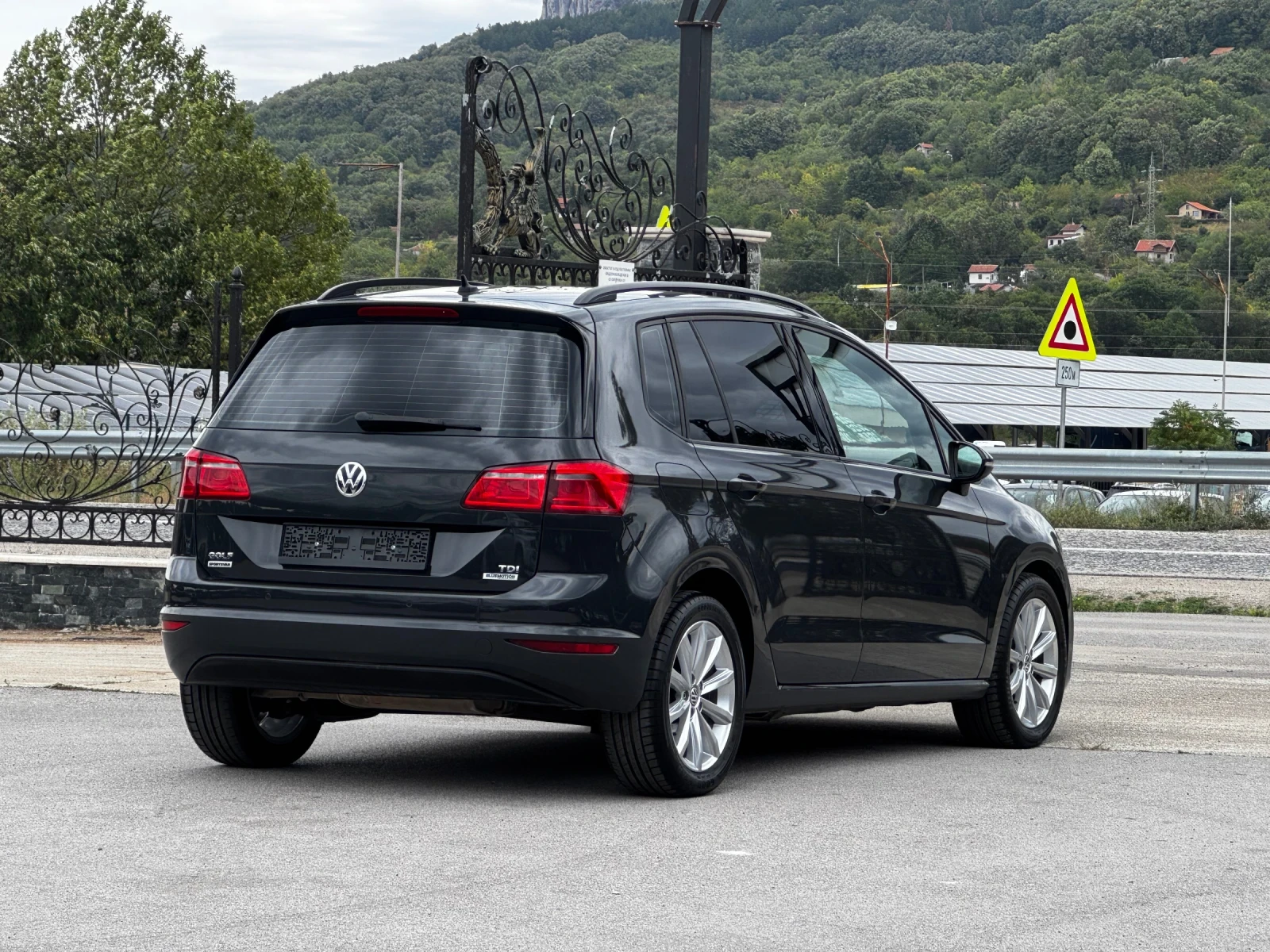 VW Sportsvan 1.6TDI - изображение 4