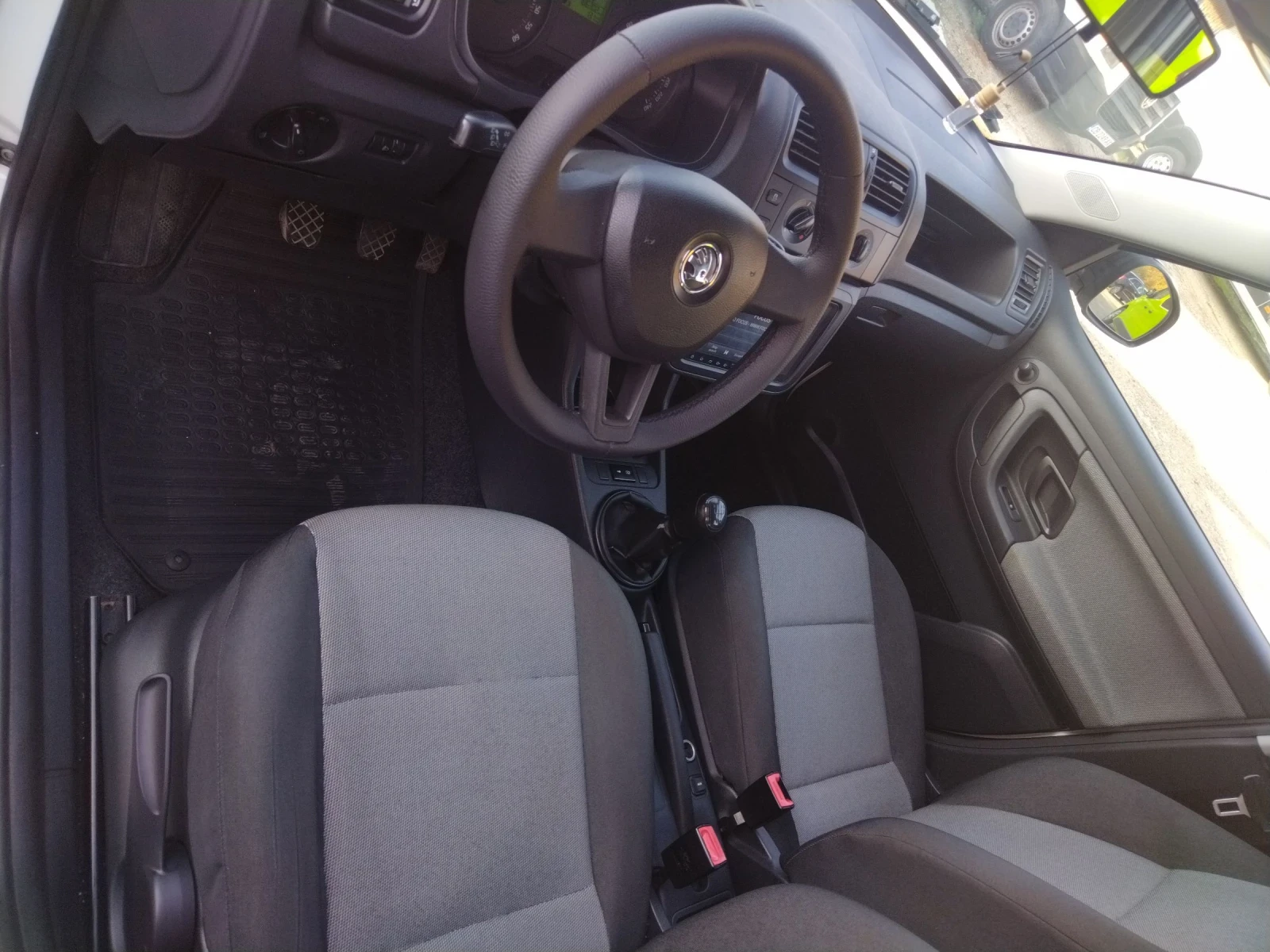 Skoda Fabia 1.6 tdi, 75 к.с. 2014 климатик.  - изображение 9