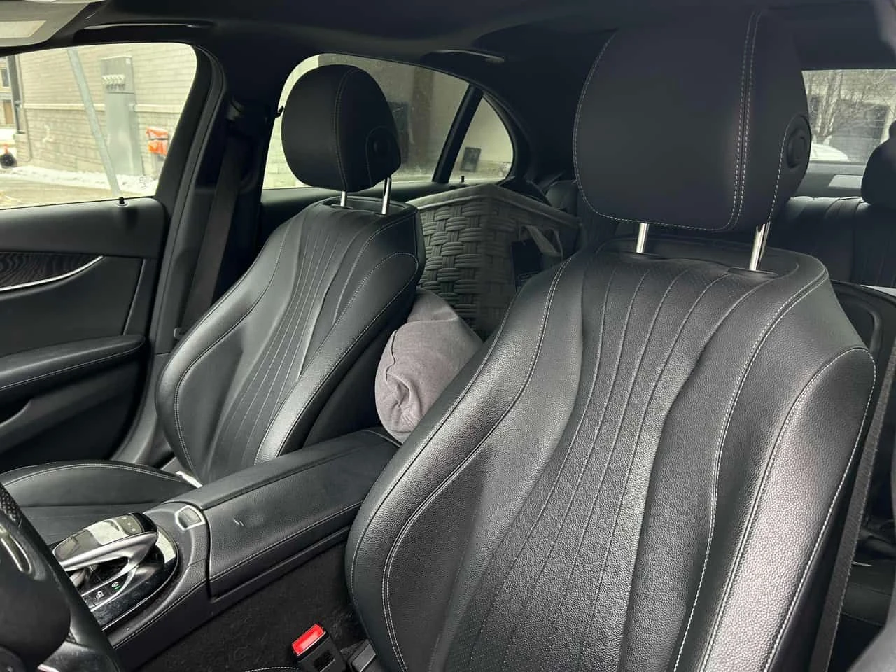 Mercedes-Benz E 300 4MATIC * BURMASTER* 360 КАМЕРА* HEAD UP* ПАНОРАМА*, снимка 11 - Автомобили и джипове - 53951557