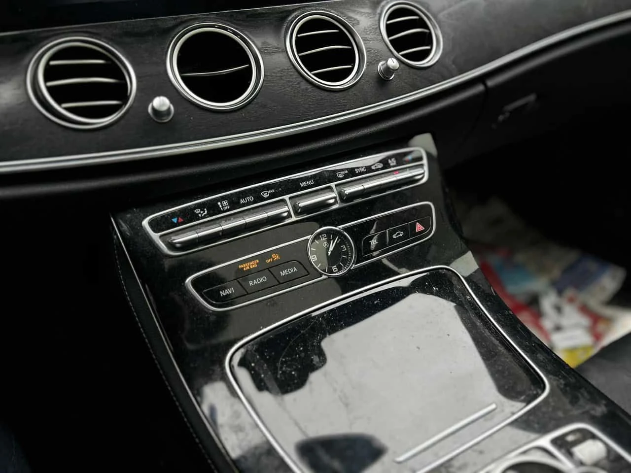 Mercedes-Benz E 300 4MATIC * BURMASTER* 360 КАМЕРА* HEAD UP* ПАНОРАМА*, снимка 14 - Автомобили и джипове - 53951557