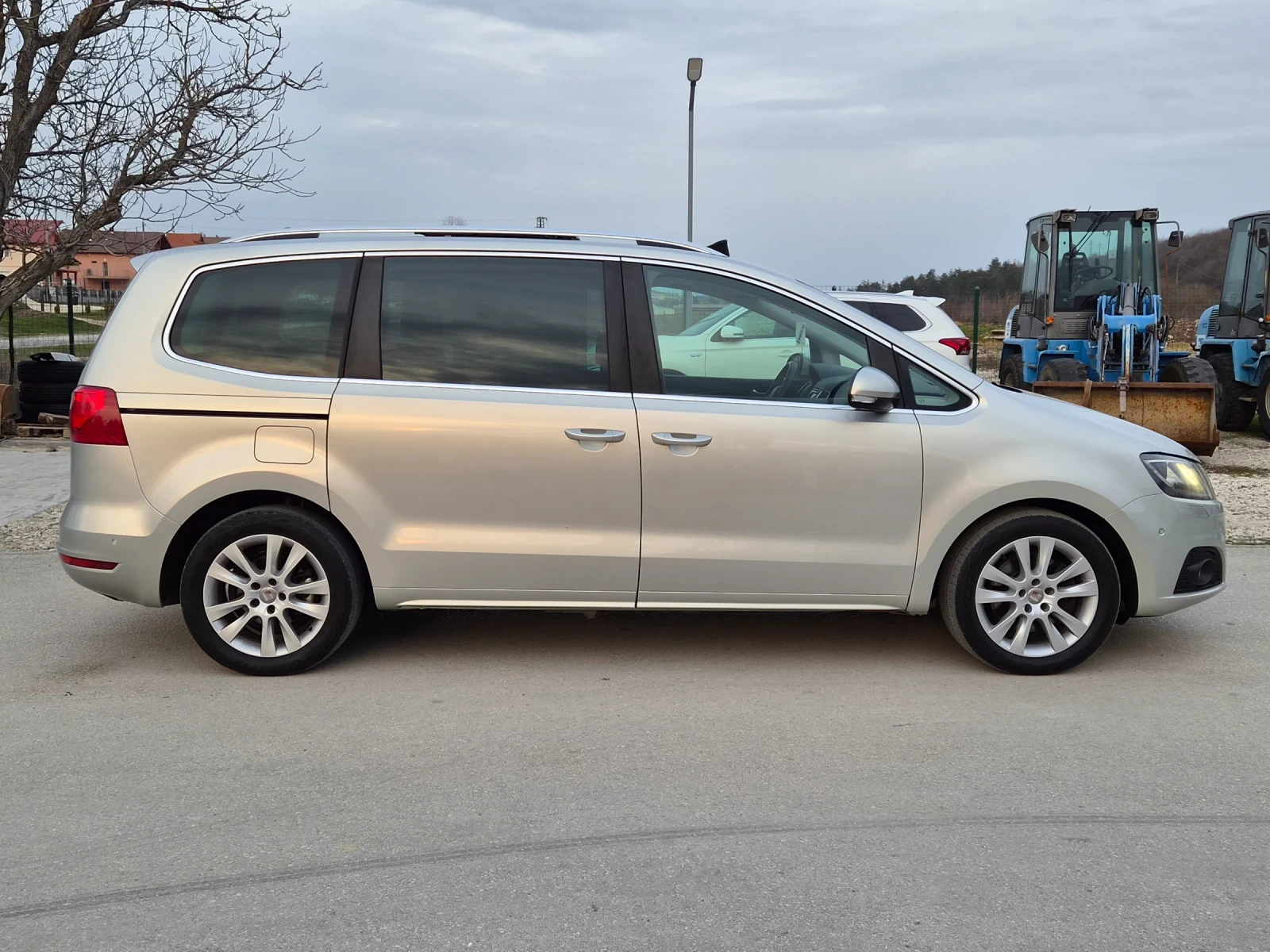 Seat Alhambra 2.0Tdi/4x4/7м./ел.врати/ксенон/нави/панорама/кожа/, снимка 4 - Автомобили и джипове - 53968987