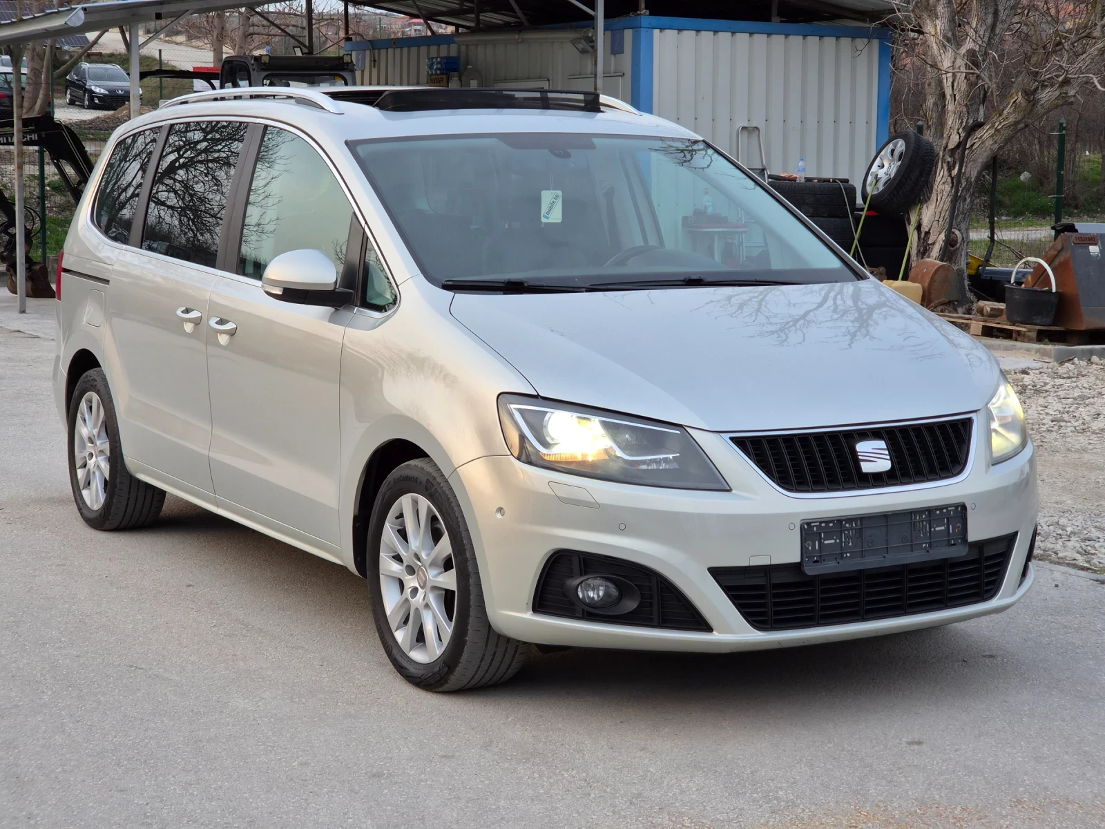 Seat Alhambra 2.0Tdi/4x4/7м./ел.врати/ксенон/нави/панорама/кожа/, снимка 3 - Автомобили и джипове - 53968987