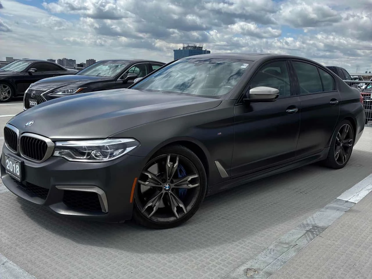 BMW 550 M550i xDrive/ОБДУХВАНЕ/ШИБИДАХ/ДИСТРОНИК/360, снимка 3 - Автомобили и джипове - 55056153