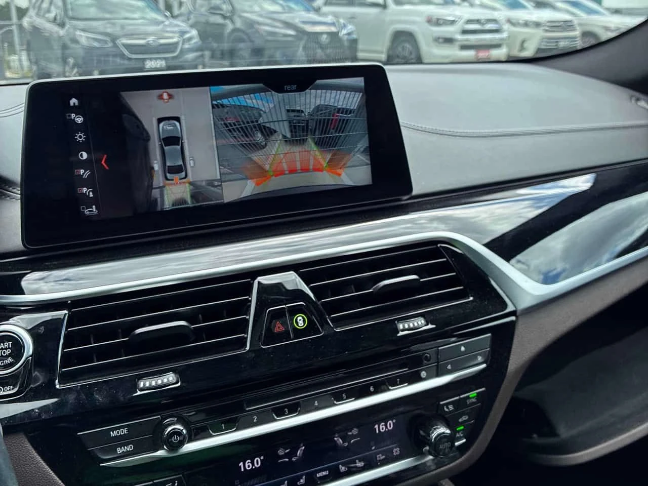 BMW 550 M550i xDrive/ОБДУХВАНЕ/ШИБИДАХ/ДИСТРОНИК/360, снимка 8 - Автомобили и джипове - 55056153