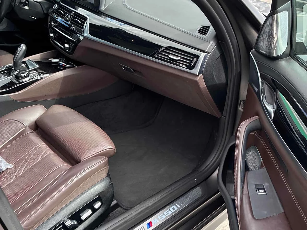 BMW 550 M550i xDrive/ОБДУХВАНЕ/ШИБИДАХ/ДИСТРОНИК/360, снимка 12 - Автомобили и джипове - 55056153