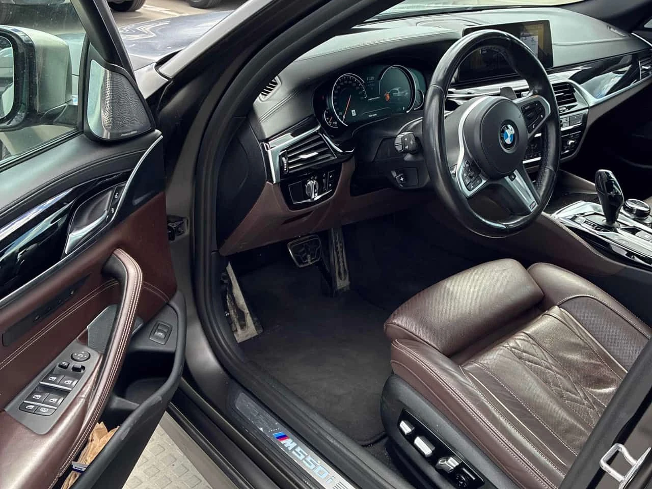 BMW 550 M550i xDrive/ОБДУХВАНЕ/ШИБИДАХ/ДИСТРОНИК/360, снимка 7 - Автомобили и джипове - 55056153