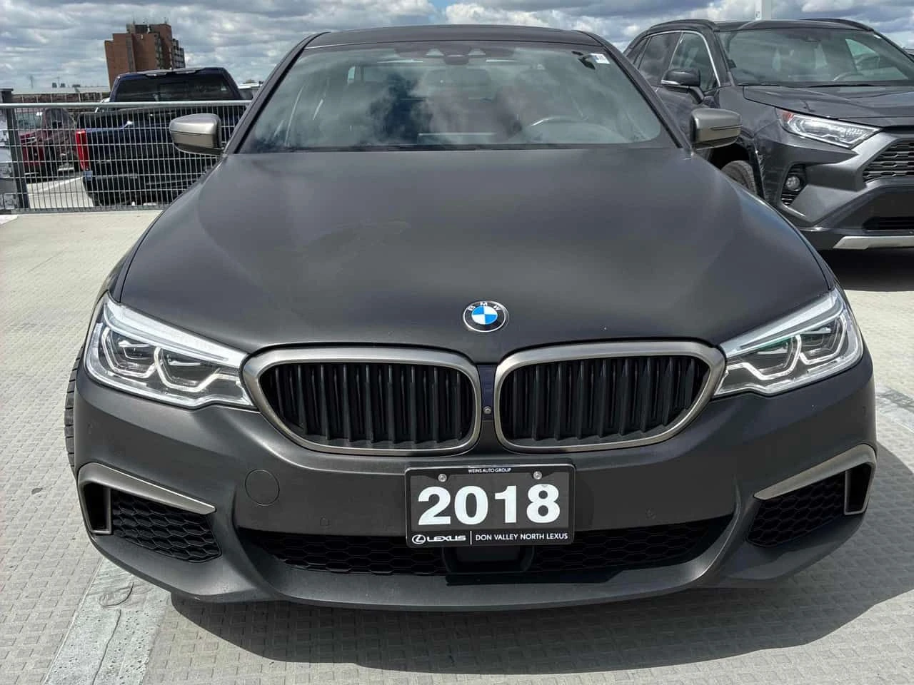 BMW 550 M550i xDrive/ОБДУХВАНЕ/ШИБИДАХ/ДИСТРОНИК/360, снимка 2 - Автомобили и джипове - 55056153