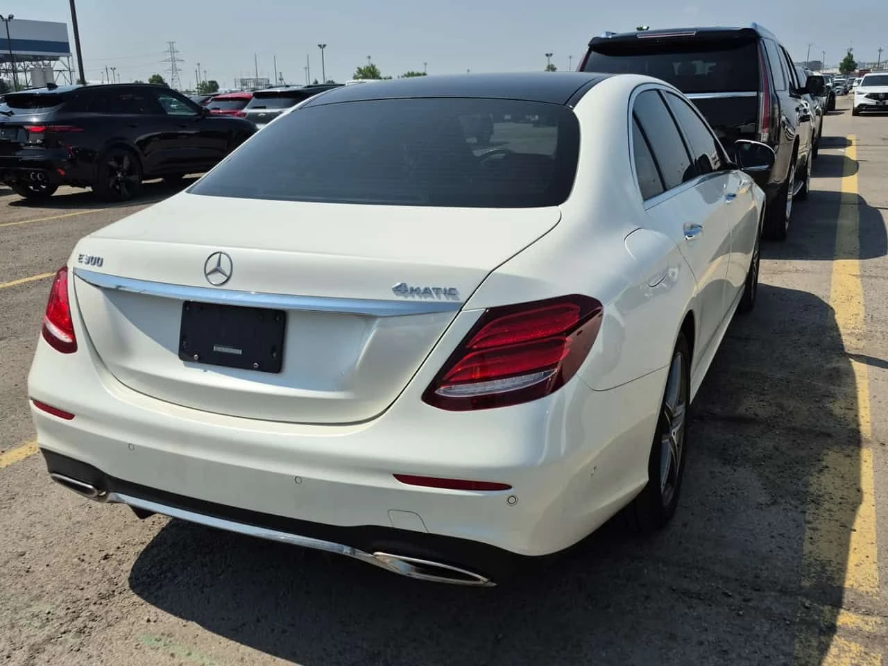 Mercedes-Benz E 300 AMG Line * 4matic * CARFAX * 77k km! * , снимка 3 - Автомобили и джипове - 55128067