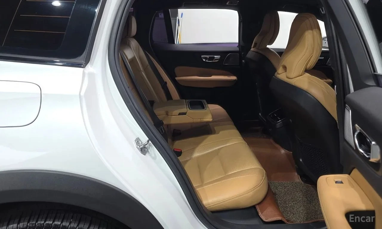 Volvo V60 * DISTRONIC * 360 КАМЕРА * BOWERS&WILKINS * , снимка 11 - Автомобили и джипове - 55395130