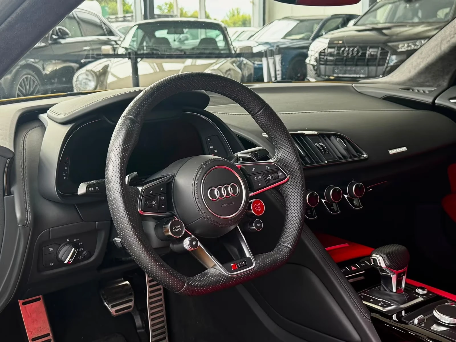 Audi R8 5.2 FSI PERFORMANCE KERAMIK CARBON B&O CAMERA , снимка 13 - Автомобили и джипове - 55674632