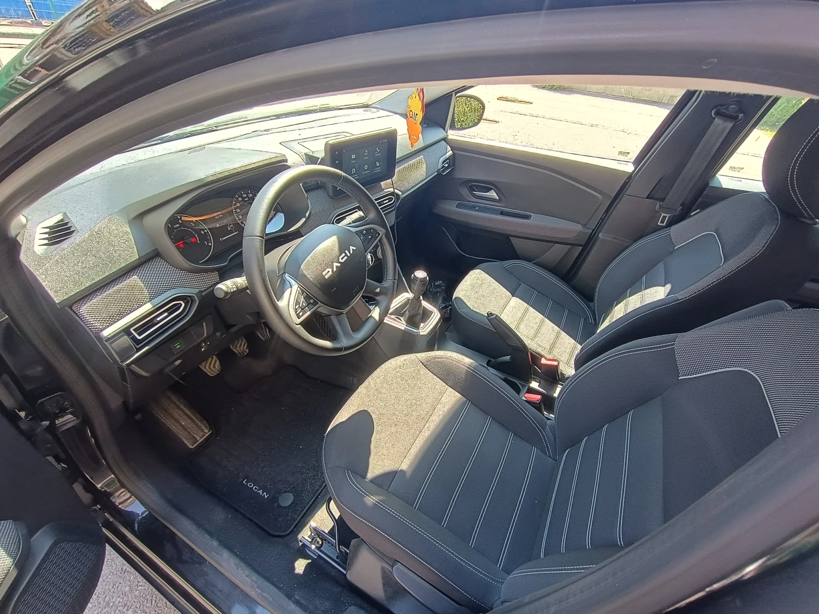 Dacia Logan, снимка 14 - Автомобили и джипове - 56058544