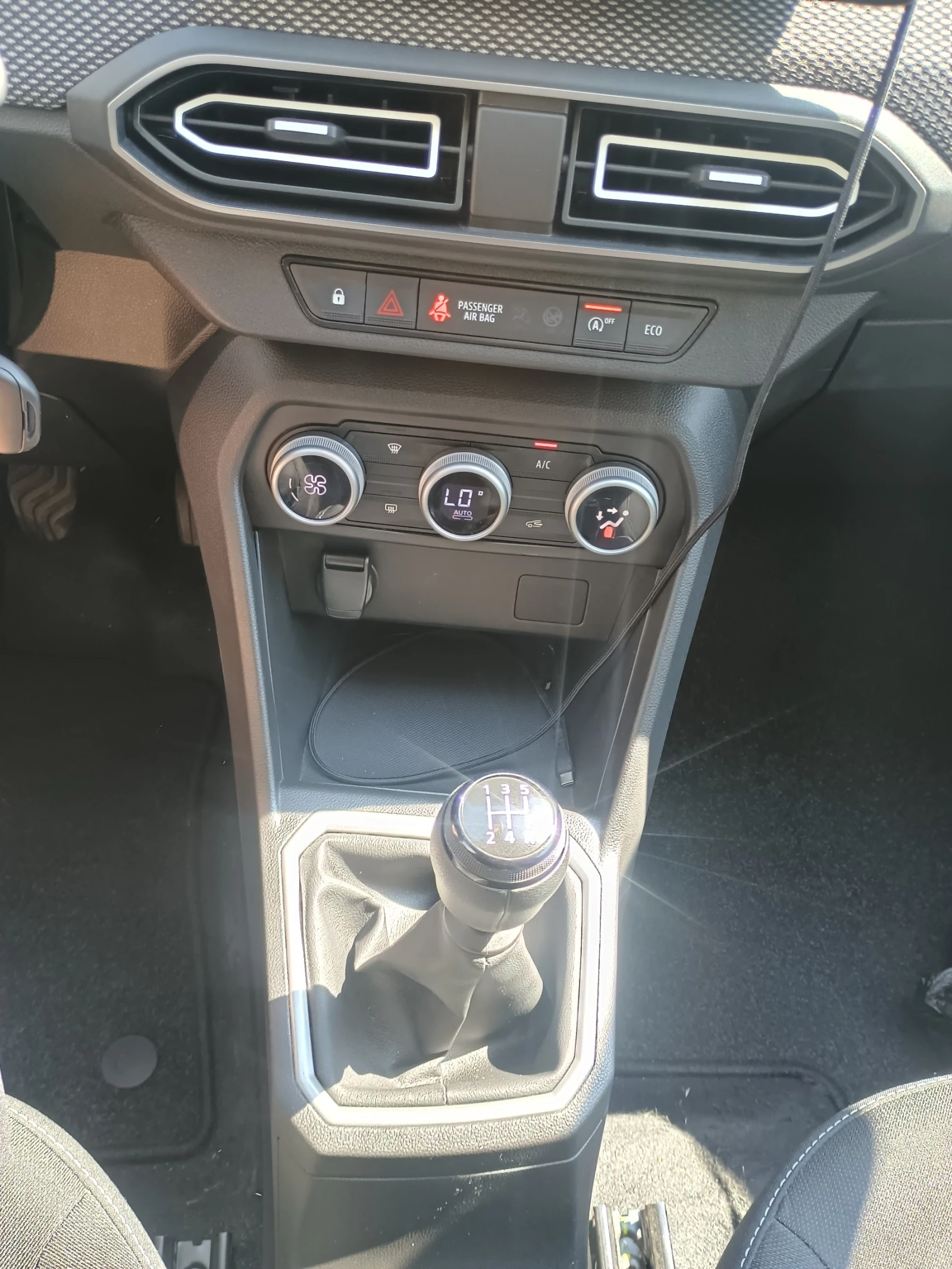 Dacia Logan, снимка 12 - Автомобили и джипове - 56058544