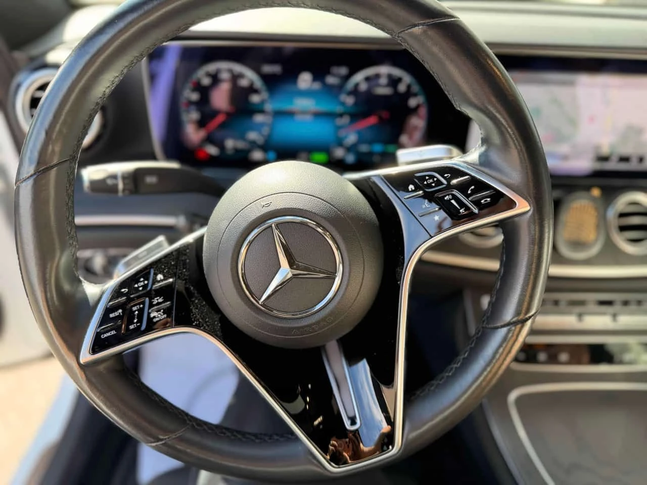 Mercedes-Benz E 450 * AMG Line * EQ Boost * CARFAX * , снимка 9 - Автомобили и джипове - 56226336