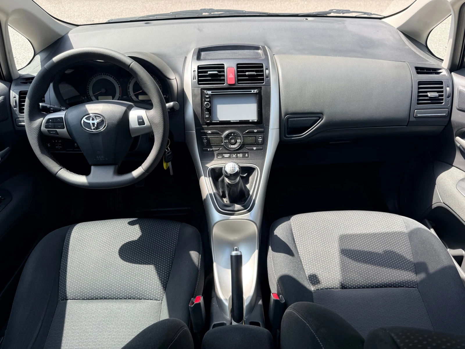 Toyota Auris 10.2012* 1.4D4D* РЕАЛНИ КМ* ИТАЛИЯ* 2 КЛЮЧА* , снимка 10 - Автомобили и джипове - 56239261