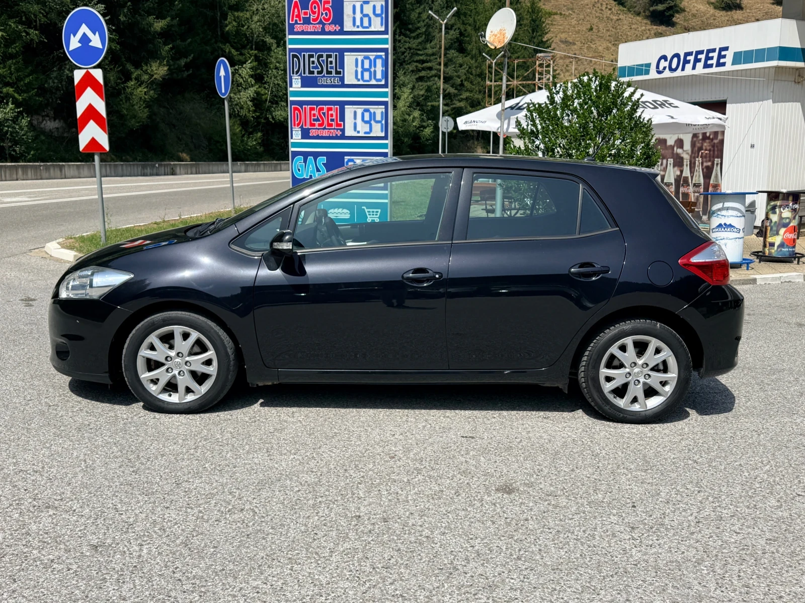 Toyota Auris 10.2012* 1.4D4D* РЕАЛНИ КМ* ИТАЛИЯ* 2 КЛЮЧА* , снимка 2 - Автомобили и джипове - 56239261