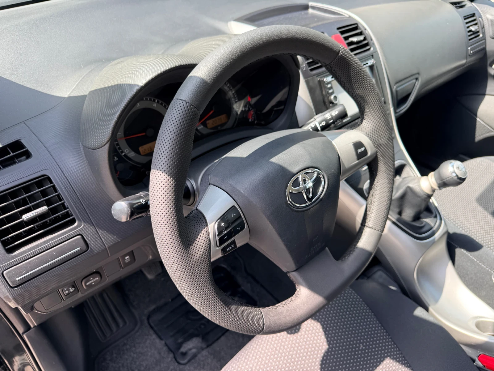 Toyota Auris 10.2012* 1.4D4D* РЕАЛНИ КМ* ИТАЛИЯ* 2 КЛЮЧА* , снимка 11 - Автомобили и джипове - 56239261