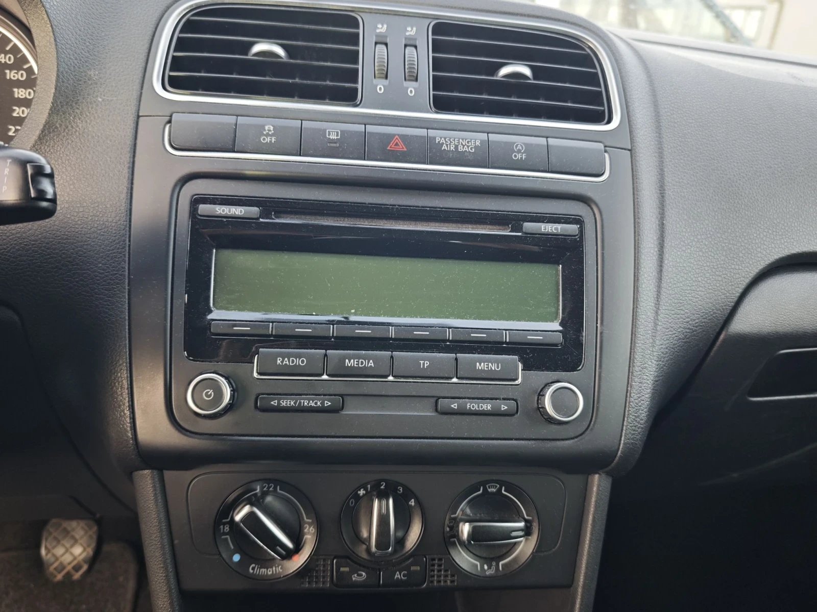 VW Polo 1.6TDI 90hp, снимка 14 - Автомобили и джипове - 56645904