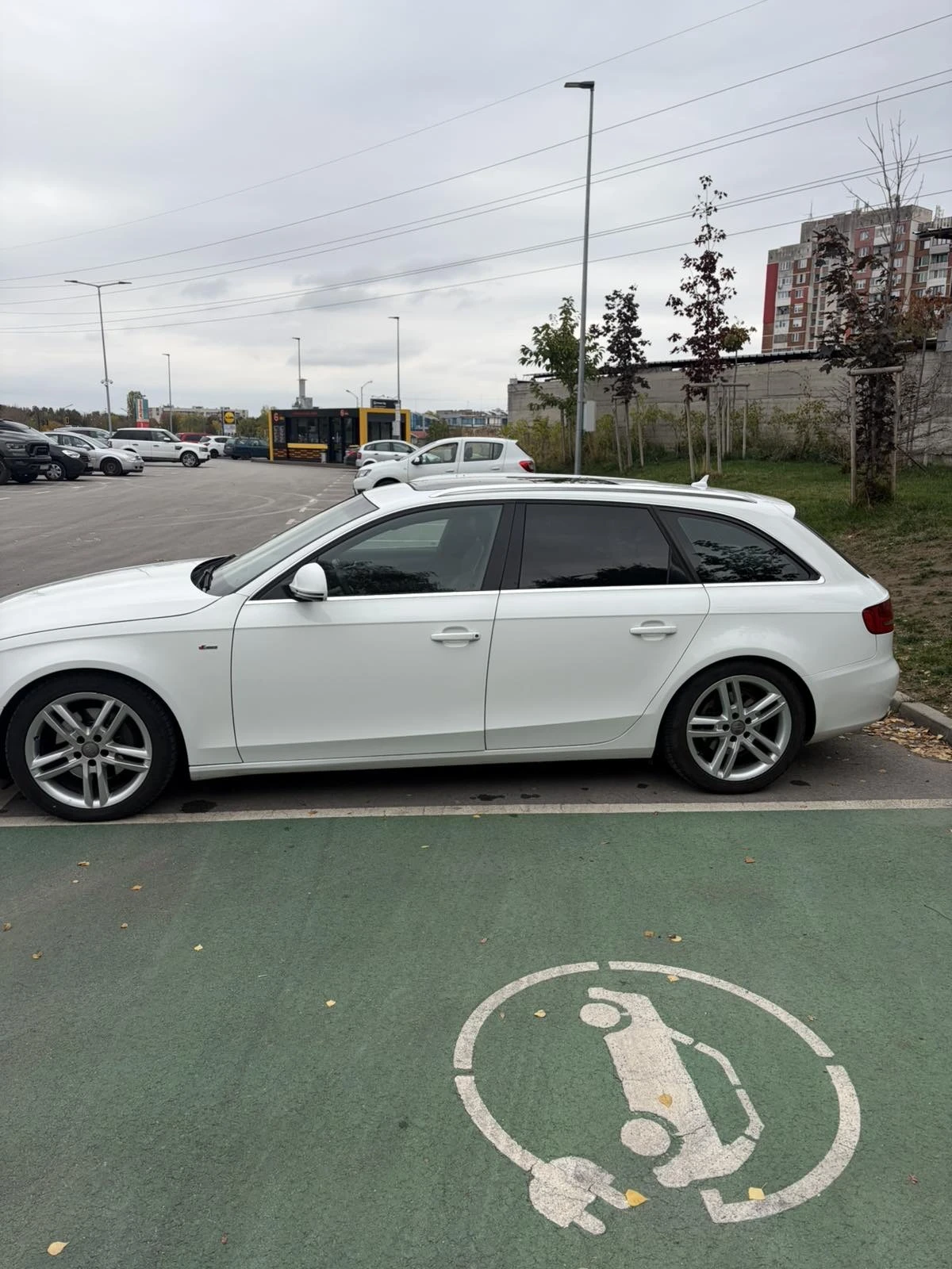 Audi A4, снимка 2 - Автомобили и джипове - 56647869