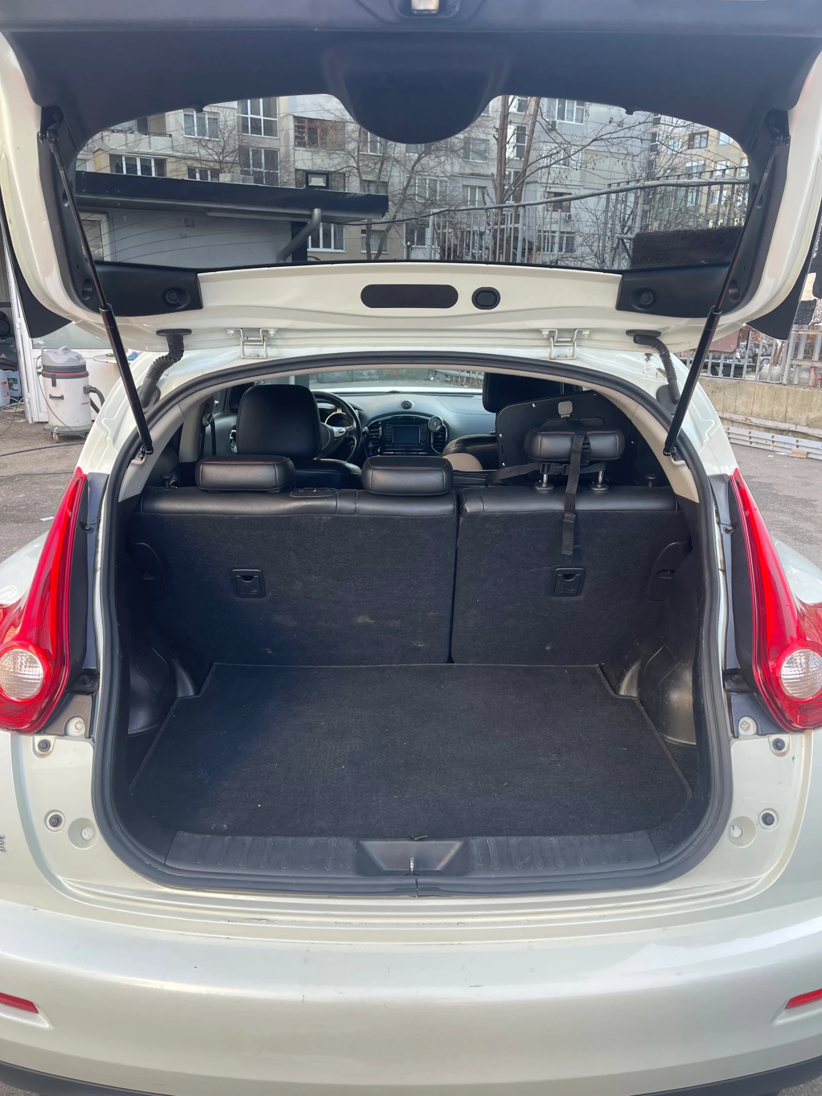 Nissan Juke 1.6 190 4x4 , снимка 4 - Автомобили и джипове - 54294331