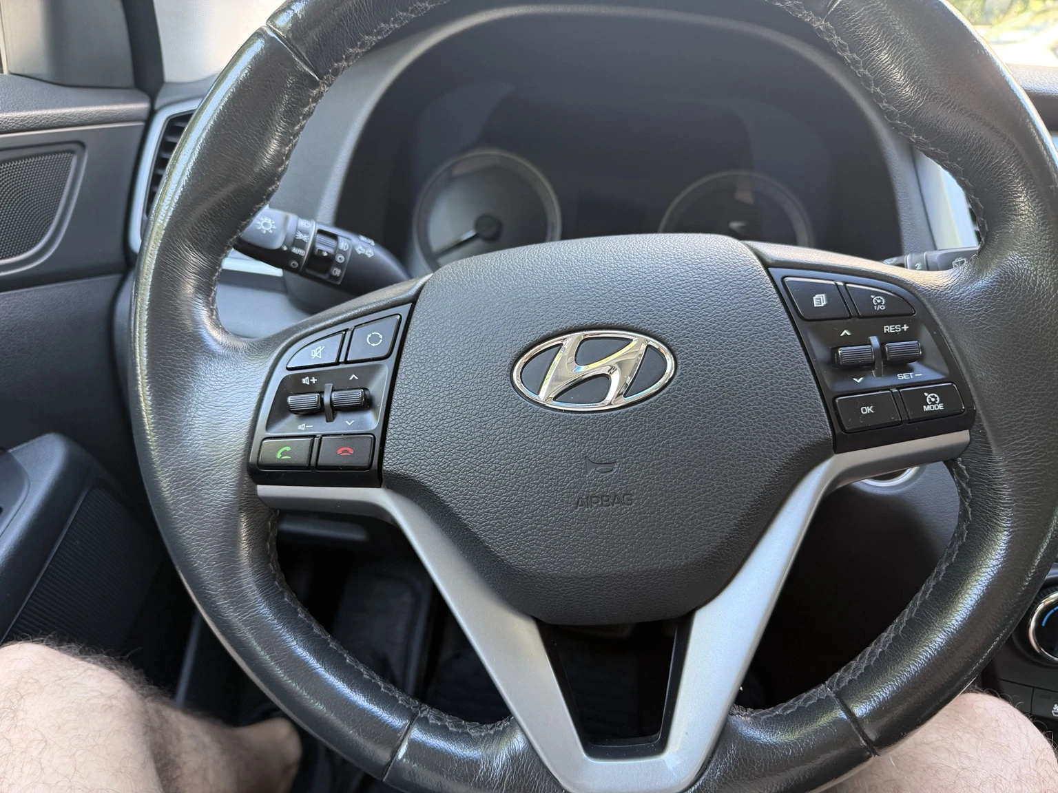 Hyundai Tucson 2.0, снимка 4 - Автомобили и джипове - 55240125