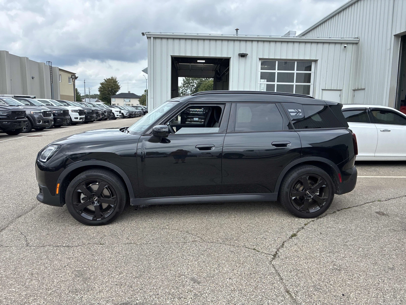 Mini Countryman COOPER S AWD* 360* MEMORY* ПЪЛНА ИСТОРИЯ, снимка 2 - Автомобили и джипове - 55976847