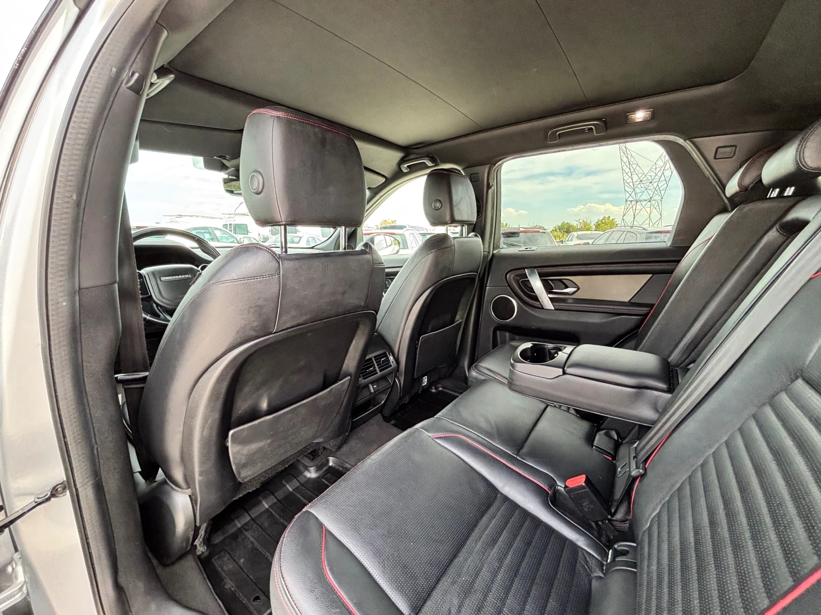 Land Rover Discovery 2.0D/4X4R-DYNAMIC/NAVI/PANO/LED, снимка 12 - Автомобили и джипове - 56307860
