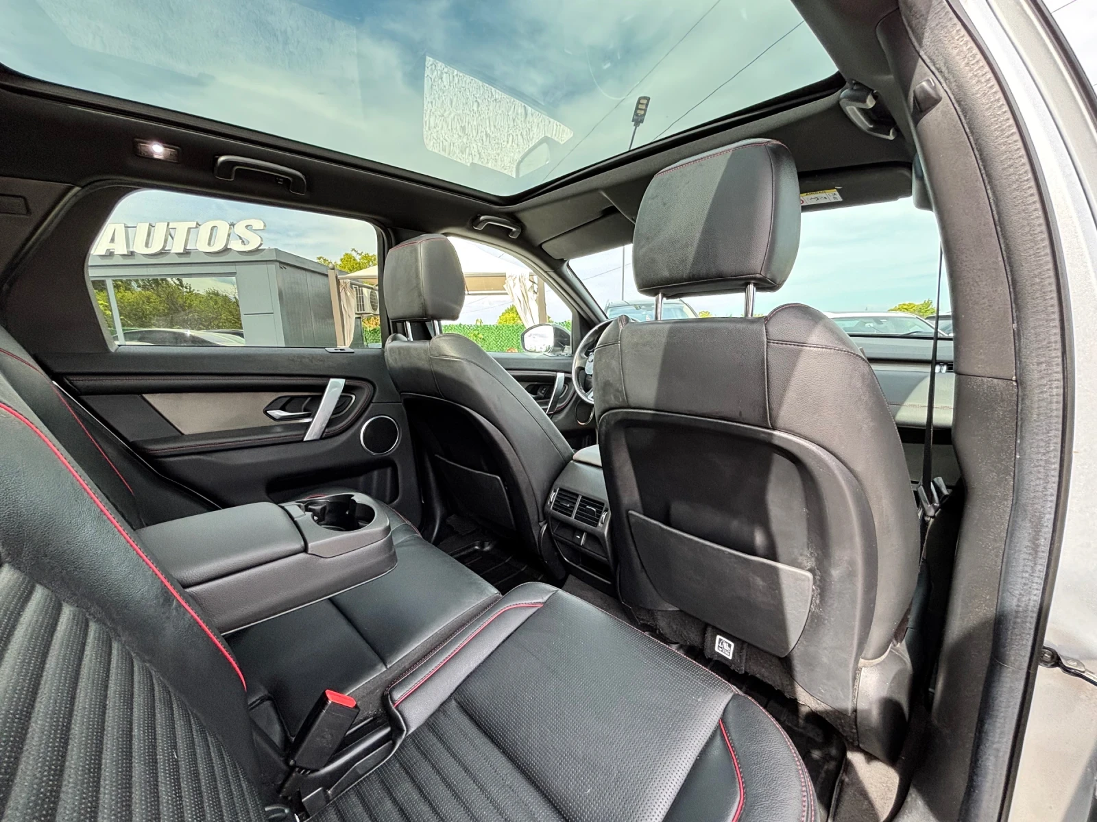 Land Rover Discovery 2.0D/4X4R-DYNAMIC/NAVI/PANO/LED, снимка 13 - Автомобили и джипове - 56307860