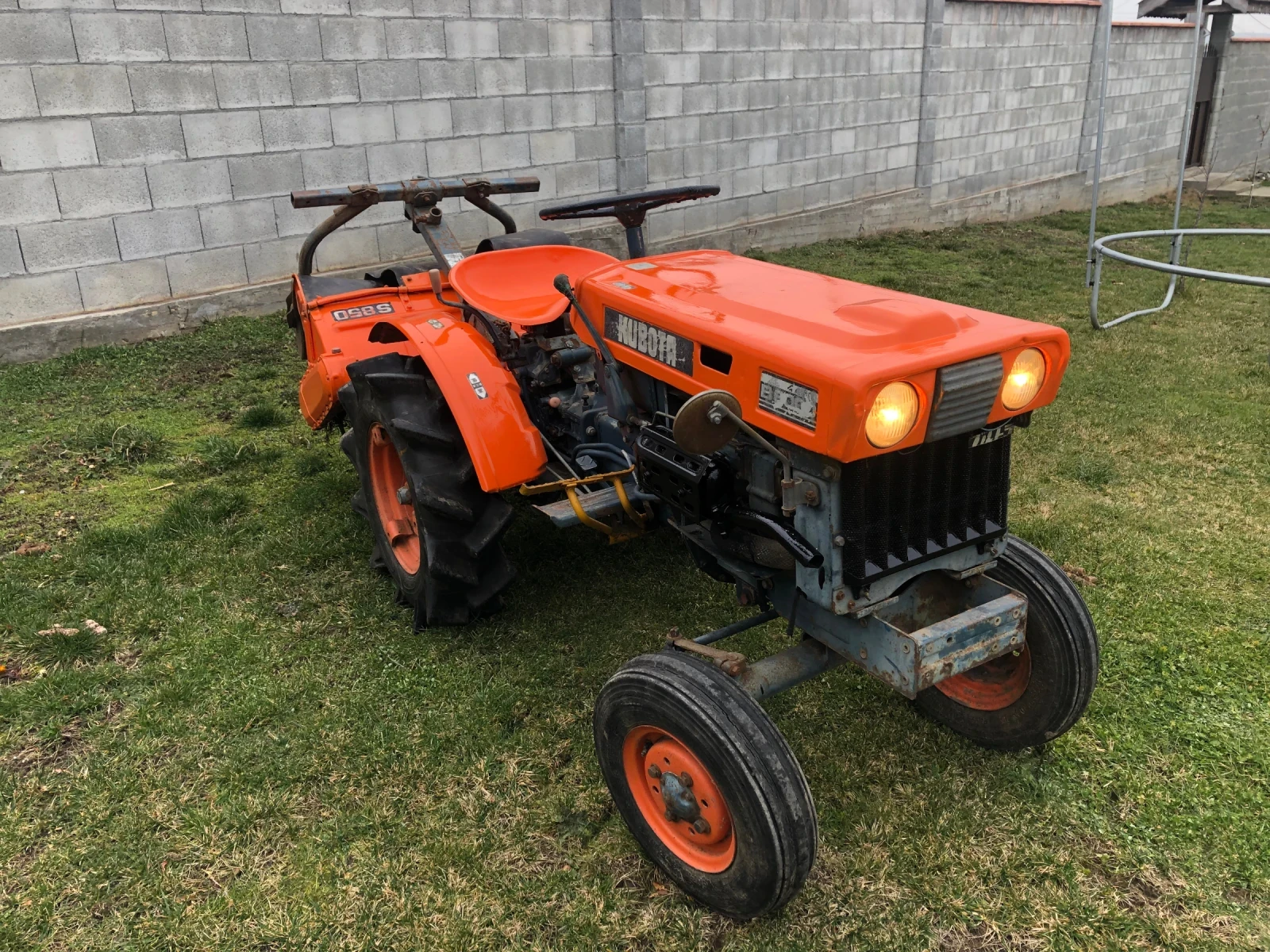 Трактор Kubota B6000, снимка 3 - Селскостопанска техника - 55144375