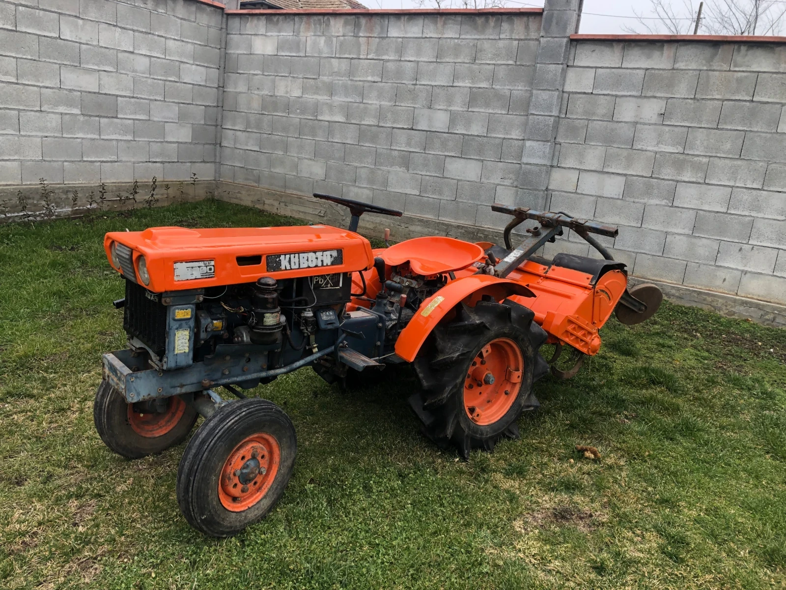Трактор Kubota B6000, снимка 2 - Селскостопанска техника - 55144375