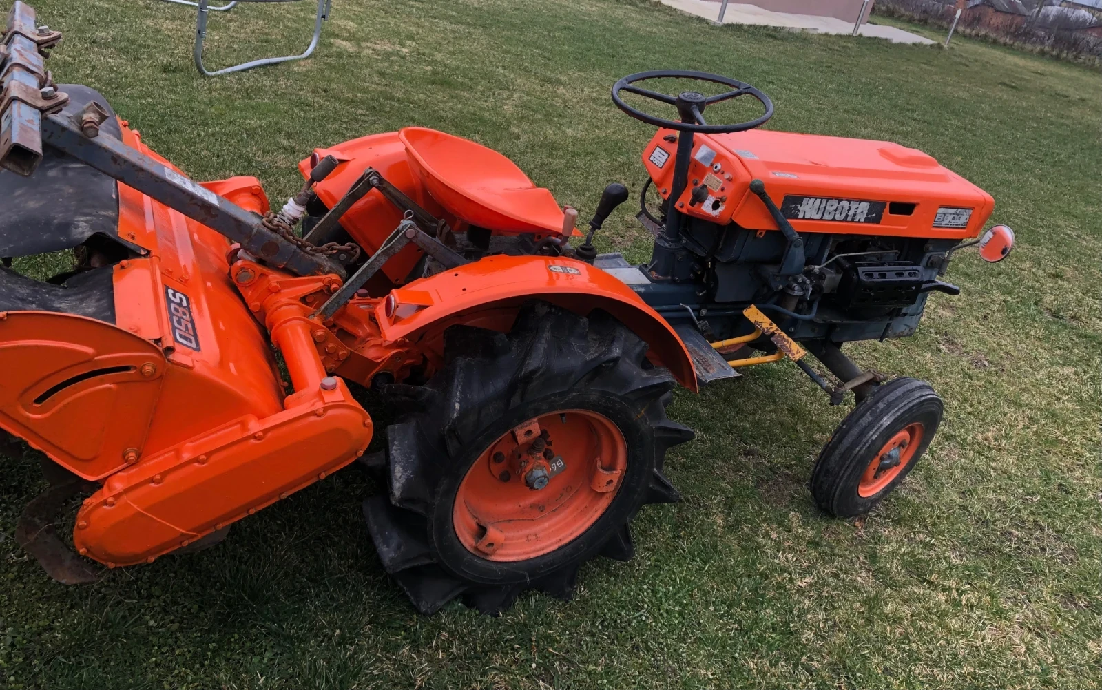 Трактор Kubota B6000, снимка 4 - Селскостопанска техника - 55144375