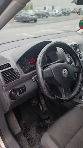 VW Touran Като нов 1.9 / 105 КС., снимка 8 - Автомобили и джипове - 45783982