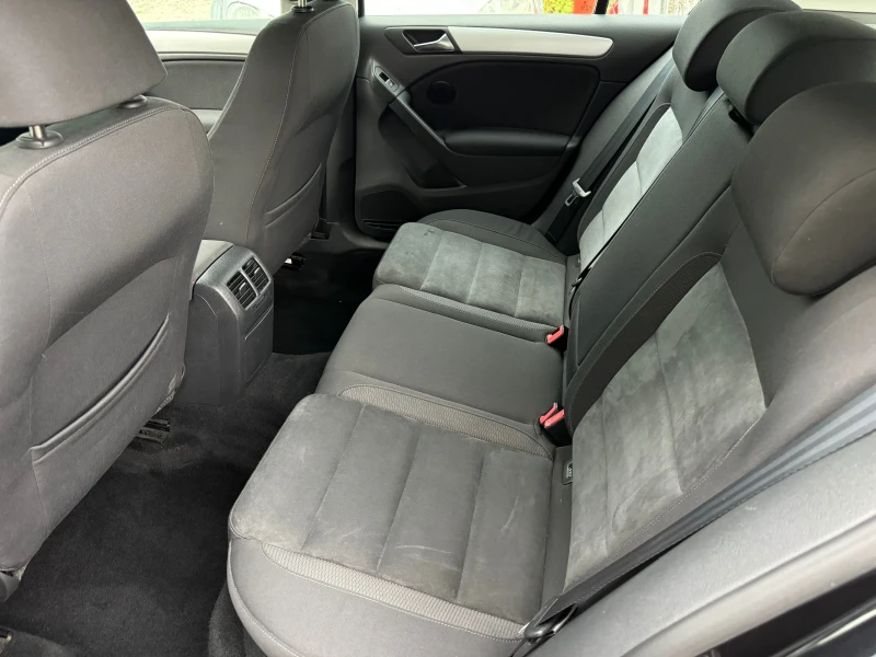 VW Golf 1.6TDI Highline, снимка 11 - Автомобили и джипове - 46820862