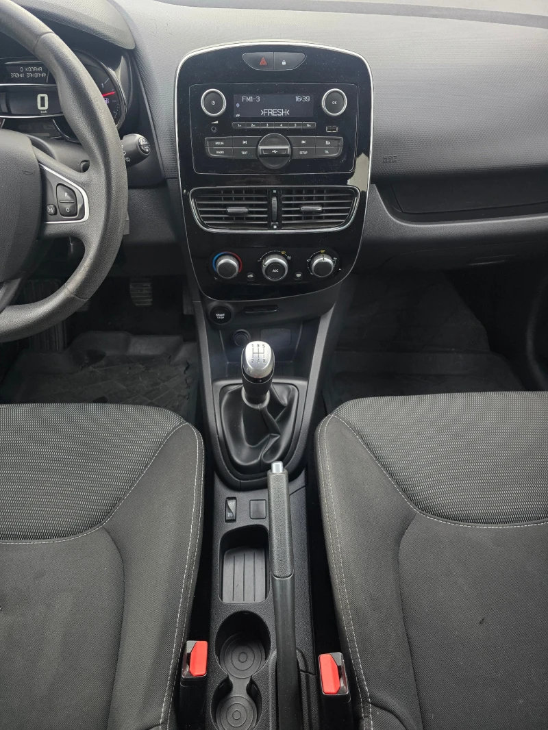 Renault Clio 0.9 Tce, снимка 9 - Автомобили и джипове - 48897656