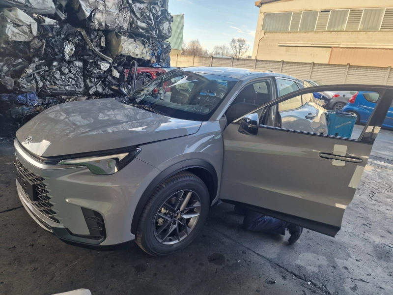 Lexus LBX, снимка 2 - Автомобили и джипове - 49478132