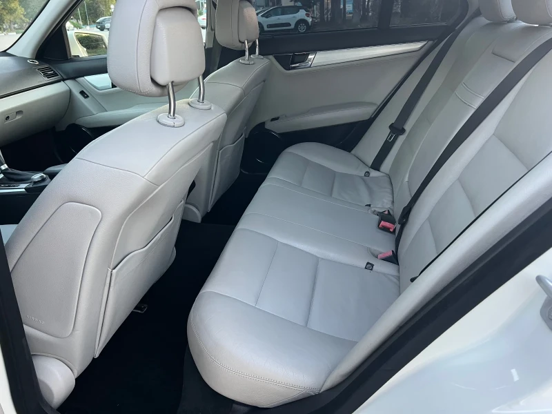 Mercedes-Benz C 250 ПАНАРОМА/AUTOMATIC/HARMAN KARDON/AVANGARDE, снимка 10 - Автомобили и джипове - 51583436