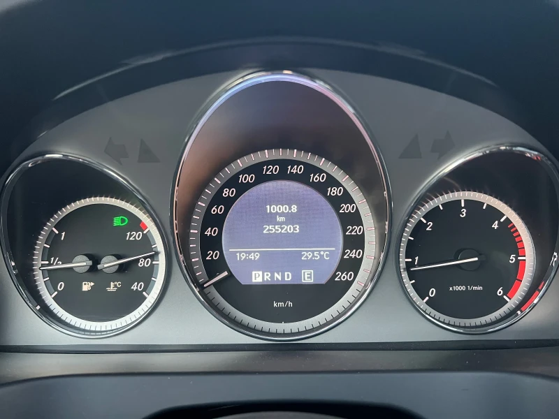 Mercedes-Benz C 250 ПАНАРОМА/AUTOMATIC/HARMAN KARDON/AVANGARDE, снимка 16 - Автомобили и джипове - 51583436